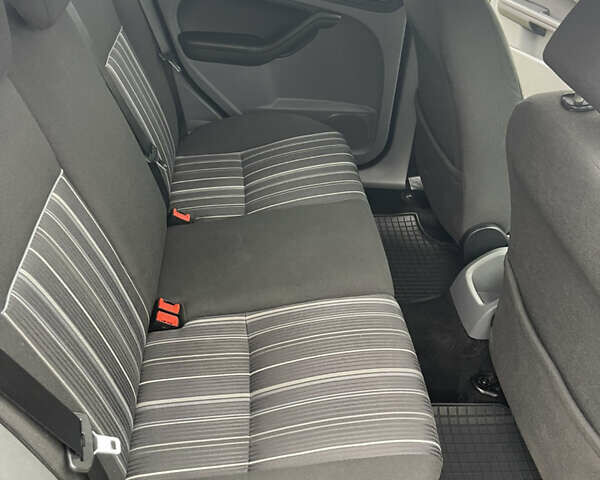 Черный Форд Фокус, объемом двигателя 1.6 л и пробегом 223 тыс. км за 6400 $, фото 56 на Automoto.ua