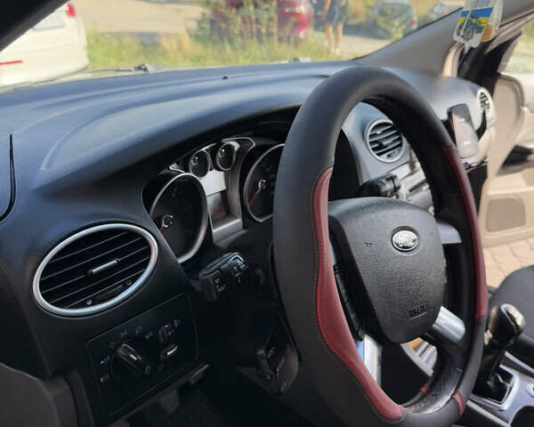 Черный Форд Фокус, объемом двигателя 1.6 л и пробегом 283 тыс. км за 5700 $, фото 59 на Automoto.ua
