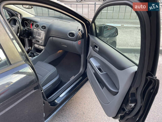 Черный Форд Фокус, объемом двигателя 1.6 л и пробегом 260 тыс. км за 5400 $, фото 26 на Automoto.ua