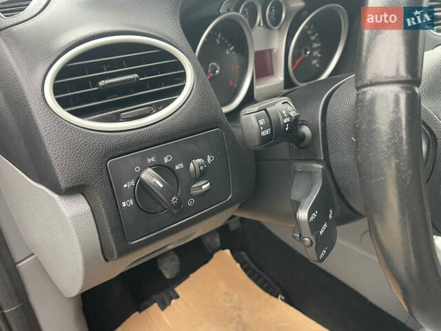 Черный Форд Фокус, объемом двигателя 1.6 л и пробегом 223 тыс. км за 6400 $, фото 39 на Automoto.ua