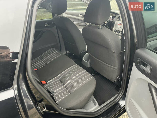 Черный Форд Фокус, объемом двигателя 1.6 л и пробегом 223 тыс. км за 6400 $, фото 55 на Automoto.ua