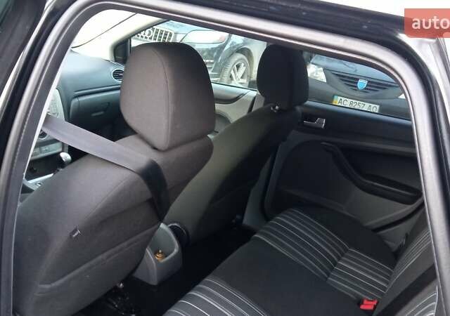 Черный Форд Фокус, объемом двигателя 1.6 л и пробегом 196 тыс. км за 5000 $, фото 6 на Automoto.ua