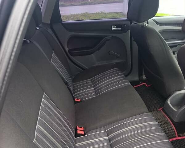 Чорний Форд Фокус, об'ємом двигуна 1.6 л та пробігом 335 тис. км за 4500 $, фото 7 на Automoto.ua