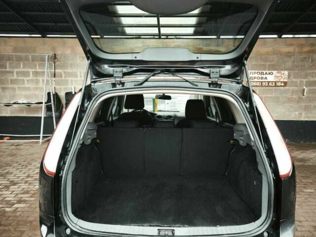 Черный Форд Фокус, объемом двигателя 1.6 л и пробегом 190 тыс. км за 5200 $, фото 2 на Automoto.ua