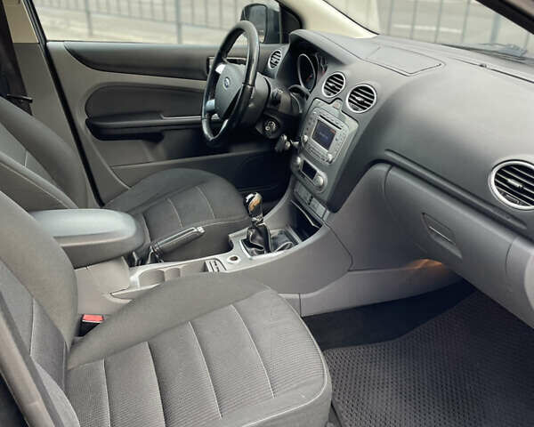 Черный Форд Фокус, объемом двигателя 1.6 л и пробегом 260 тыс. км за 5400 $, фото 18 на Automoto.ua