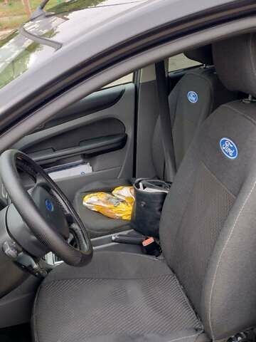 Черный Форд Фокус, объемом двигателя 1.6 л и пробегом 290 тыс. км за 5100 $, фото 4 на Automoto.ua