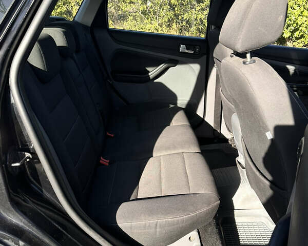 Черный Форд Фокус, объемом двигателя 1.56 л и пробегом 375 тыс. км за 5200 $, фото 6 на Automoto.ua