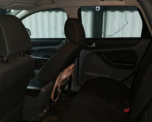 Черный Форд Фокус, объемом двигателя 1.6 л и пробегом 320 тыс. км за 4500 $, фото 6 на Automoto.ua