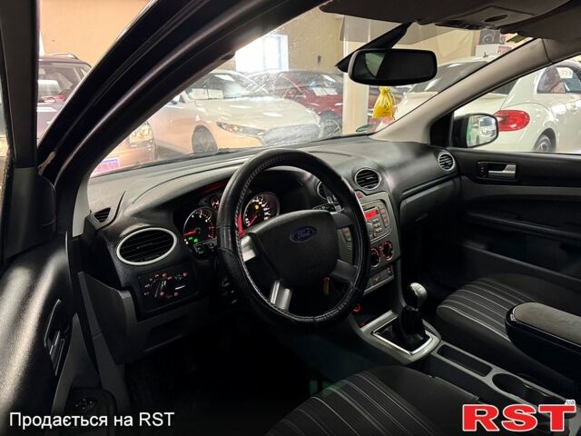 Черный Форд Фокус, объемом двигателя 1.8 л и пробегом 19300 тыс. км за 5400 $, фото 6 на Automoto.ua