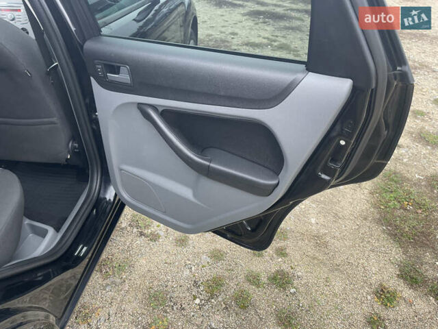 Черный Форд Фокус, объемом двигателя 1.6 л и пробегом 223 тыс. км за 6400 $, фото 54 на Automoto.ua