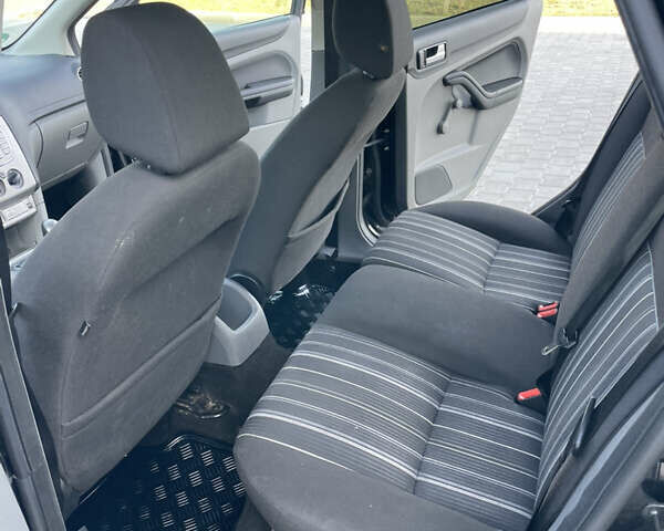 Черный Форд Фокус, объемом двигателя 1.6 л и пробегом 210 тыс. км за 4800 $, фото 23 на Automoto.ua