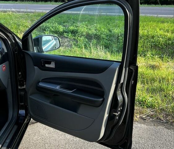 Чорний Форд Фокус, об'ємом двигуна 1.6 л та пробігом 252 тис. км за 5500 $, фото 13 на Automoto.ua