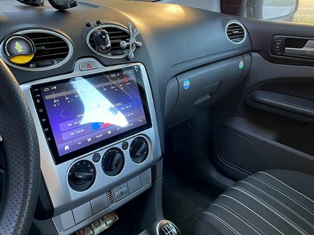 Чорний Форд Фокус, об'ємом двигуна 1.6 л та пробігом 235 тис. км за 5410 $, фото 4 на Automoto.ua