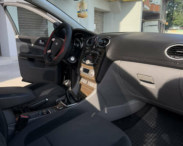 Черный Форд Фокус, объемом двигателя 1.6 л и пробегом 283 тыс. км за 5700 $, фото 24 на Automoto.ua