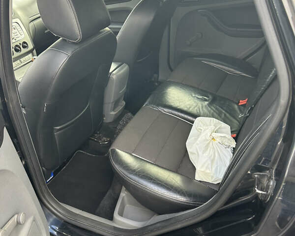 Черный Форд Фокус, объемом двигателя 1.6 л и пробегом 247 тыс. км за 4500 $, фото 7 на Automoto.ua