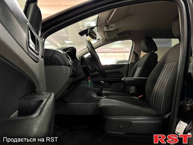 Черный Форд Фокус, объемом двигателя 1.8 л и пробегом 19300 тыс. км за 5400 $, фото 7 на Automoto.ua