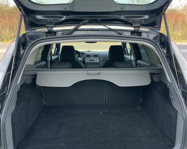 Черный Форд Фокус, объемом двигателя 1.6 л и пробегом 210 тыс. км за 4800 $, фото 15 на Automoto.ua