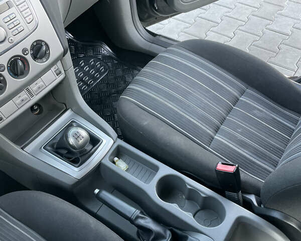 Черный Форд Фокус, объемом двигателя 1.6 л и пробегом 210 тыс. км за 4800 $, фото 25 на Automoto.ua