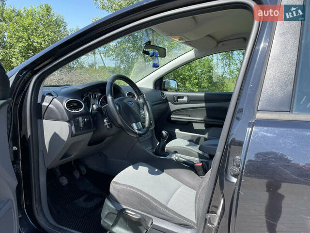 Черный Форд Фокус, объемом двигателя 1.6 л и пробегом 216 тыс. км за 5500 $, фото 6 на Automoto.ua