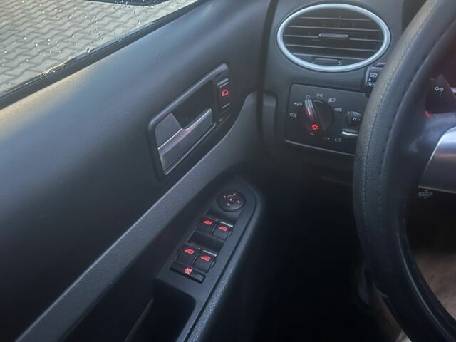 Чорний Форд Фокус, об'ємом двигуна 1.6 л та пробігом 190 тис. км за 6100 $, фото 7 на Automoto.ua