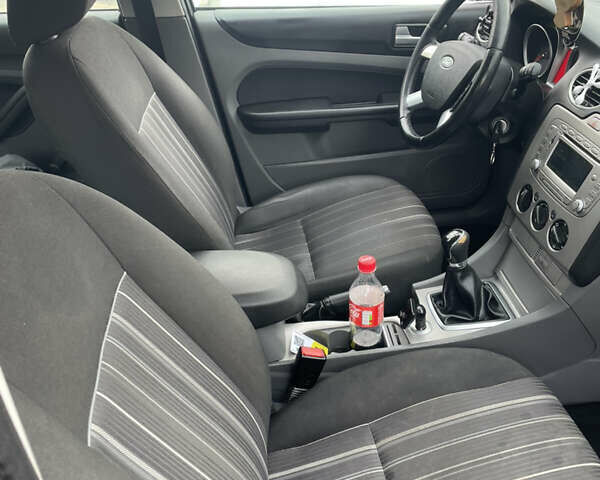 Черный Форд Фокус, объемом двигателя 1.56 л и пробегом 270 тыс. км за 5400 $, фото 10 на Automoto.ua