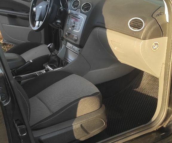 Чорний Форд Фокус, об'ємом двигуна 1.8 л та пробігом 356 тис. км за 5200 $, фото 1 на Automoto.ua