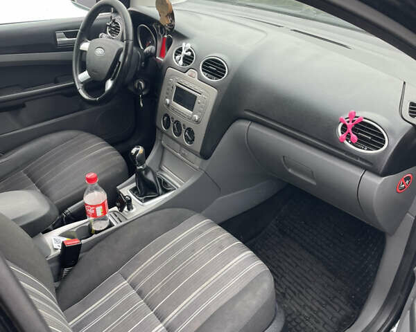 Черный Форд Фокус, объемом двигателя 1.56 л и пробегом 270 тыс. км за 5400 $, фото 9 на Automoto.ua