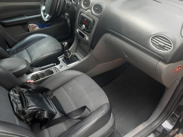 Черный Форд Фокус, объемом двигателя 1.8 л и пробегом 218 тыс. км за 3500 $, фото 3 на Automoto.ua