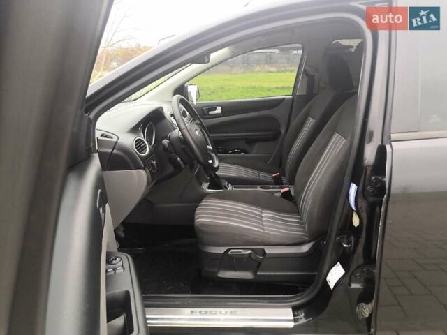 Черный Форд Фокус, объемом двигателя 1.8 л и пробегом 300 тыс. км за 5900 $, фото 8 на Automoto.ua