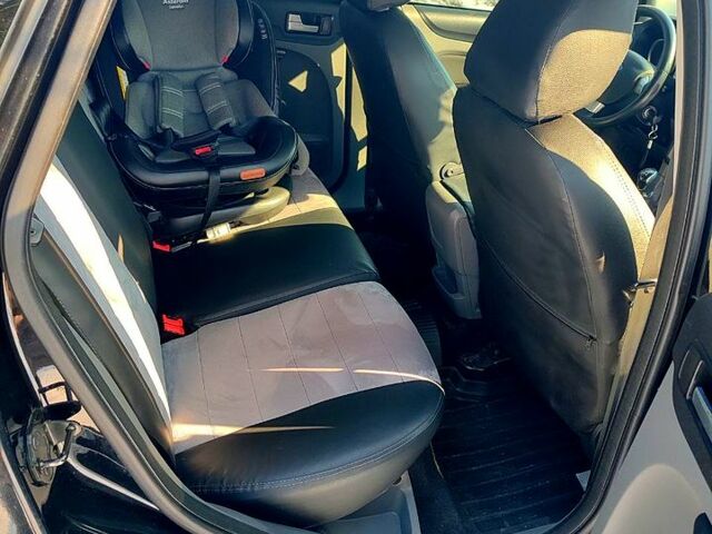 Черный Форд Фокус, объемом двигателя 1.6 л и пробегом 209 тыс. км за 5950 $, фото 8 на Automoto.ua