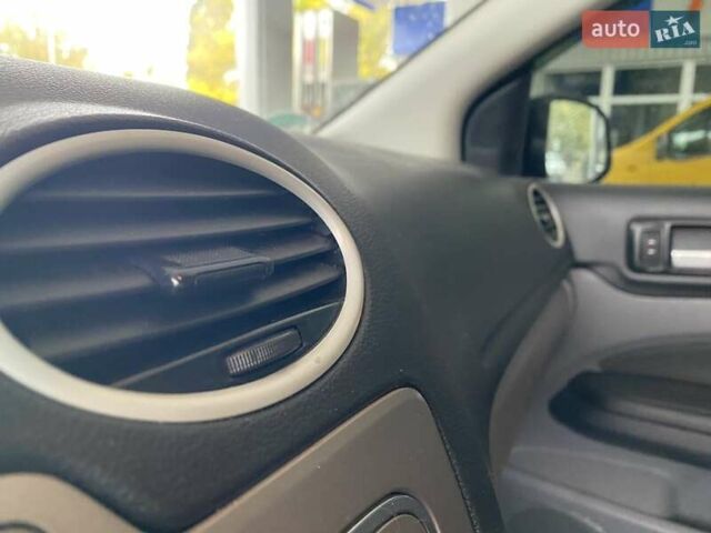 Черный Форд Фокус, объемом двигателя 1.6 л и пробегом 257 тыс. км за 6400 $, фото 29 на Automoto.ua