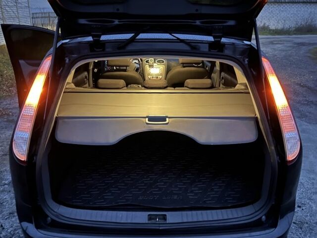 Черный Форд Фокус, объемом двигателя 1.6 л и пробегом 235 тыс. км за 5350 $, фото 12 на Automoto.ua