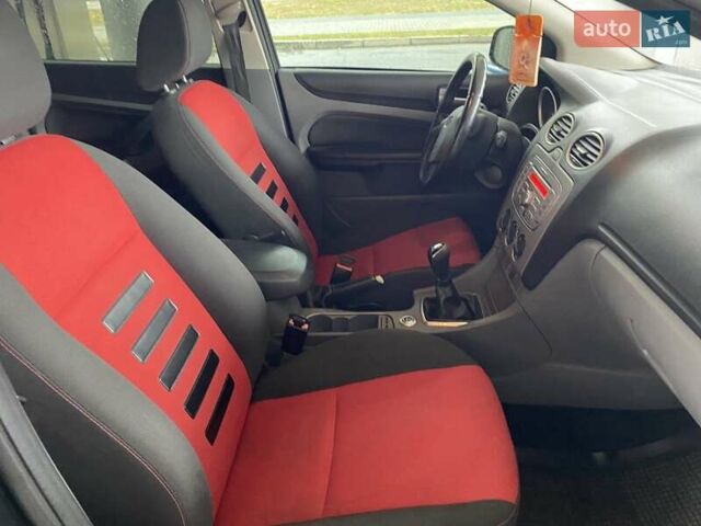 Черный Форд Фокус, объемом двигателя 1.6 л и пробегом 257 тыс. км за 6400 $, фото 20 на Automoto.ua