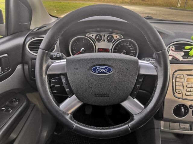 Черный Форд Фокус, объемом двигателя 1.8 л и пробегом 300 тыс. км за 5000 $, фото 1 на Automoto.ua