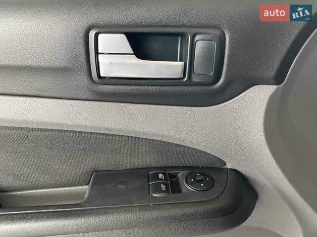 Черный Форд Фокус, объемом двигателя 1.6 л и пробегом 257 тыс. км за 6400 $, фото 15 на Automoto.ua