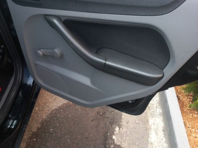 Черный Форд Фокус, объемом двигателя 1.6 л и пробегом 247 тыс. км за 5500 $, фото 12 на Automoto.ua