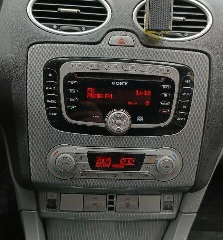 Черный Форд Фокус, объемом двигателя 1.6 л и пробегом 208 тыс. км за 6565 $, фото 3 на Automoto.ua