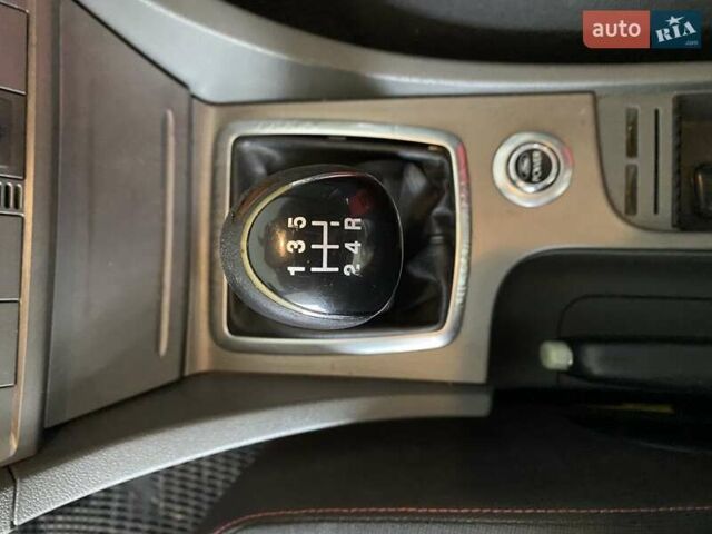 Черный Форд Фокус, объемом двигателя 1.6 л и пробегом 257 тыс. км за 6400 $, фото 33 на Automoto.ua