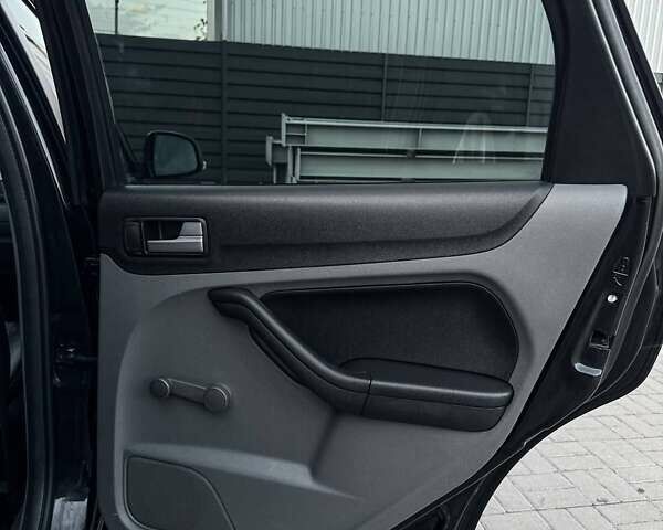 Чорний Форд Фокус, об'ємом двигуна 1.6 л та пробігом 183 тис. км за 6100 $, фото 27 на Automoto.ua