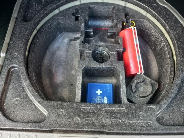 Черный Форд Фокус, объемом двигателя 1.6 л и пробегом 247 тыс. км за 5500 $, фото 9 на Automoto.ua