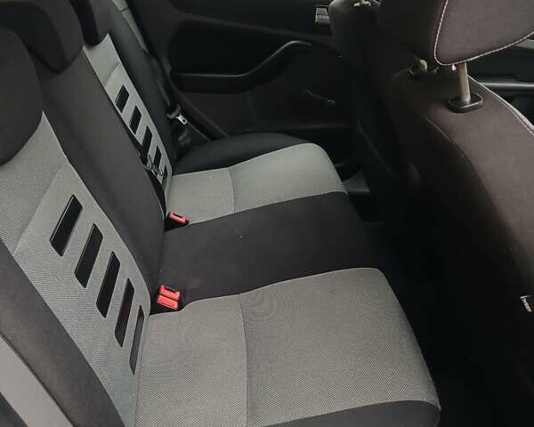 Черный Форд Фокус, объемом двигателя 1.6 л и пробегом 194 тыс. км за 6000 $, фото 2 на Automoto.ua