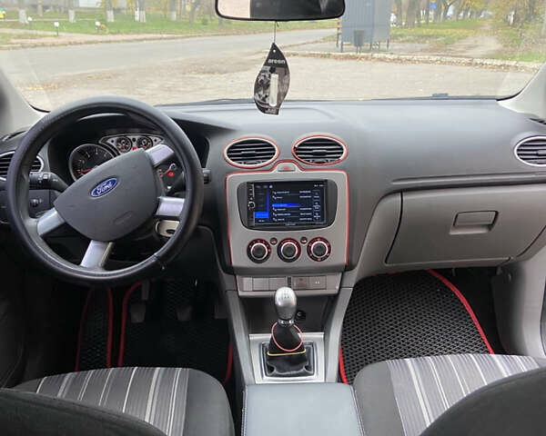 Черный Форд Фокус, объемом двигателя 1.6 л и пробегом 292 тыс. км за 5100 $, фото 10 на Automoto.ua