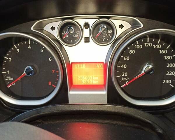 Черный Форд Фокус, объемом двигателя 1.8 л и пробегом 237 тыс. км за 6000 $, фото 6 на Automoto.ua