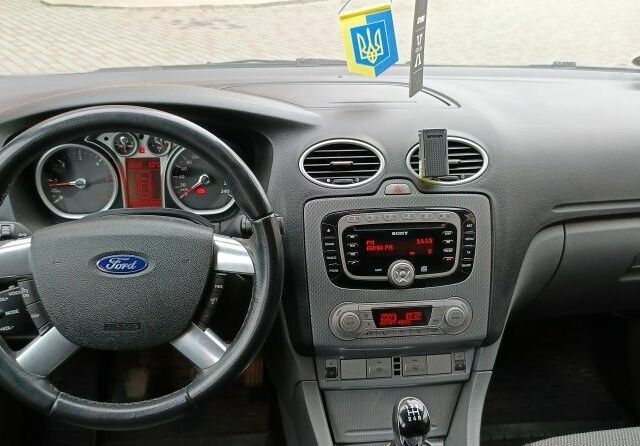 Черный Форд Фокус, объемом двигателя 1.6 л и пробегом 208 тыс. км за 6565 $, фото 4 на Automoto.ua