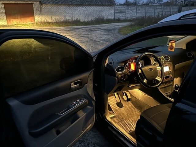 Черный Форд Фокус, объемом двигателя 1.6 л и пробегом 235 тыс. км за 5350 $, фото 9 на Automoto.ua