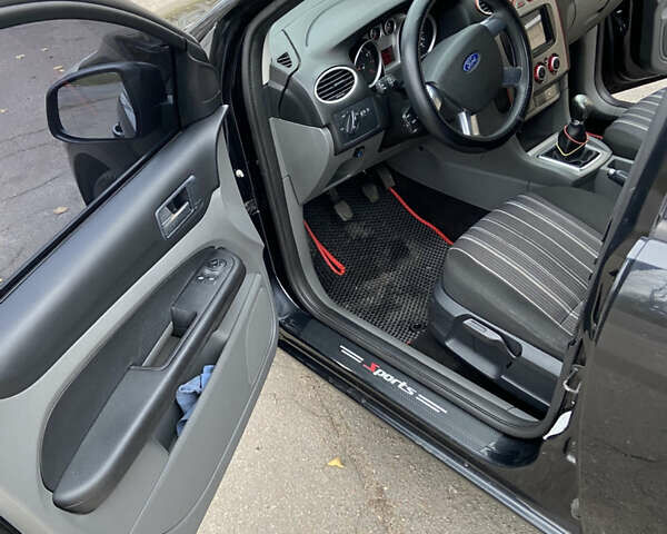 Черный Форд Фокус, объемом двигателя 1.6 л и пробегом 292 тыс. км за 5100 $, фото 13 на Automoto.ua