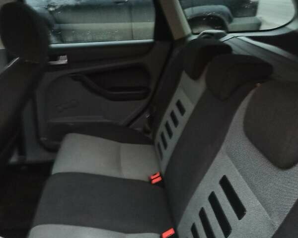 Черный Форд Фокус, объемом двигателя 1.8 л и пробегом 237 тыс. км за 6000 $, фото 4 на Automoto.ua