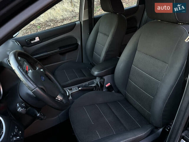 Черный Форд Фокус, объемом двигателя 1.6 л и пробегом 225 тыс. км за 6500 $, фото 11 на Automoto.ua