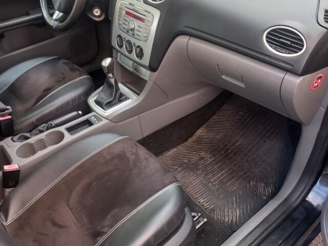 Черный Форд Фокус, объемом двигателя 1.6 л и пробегом 247 тыс. км за 5500 $, фото 14 на Automoto.ua