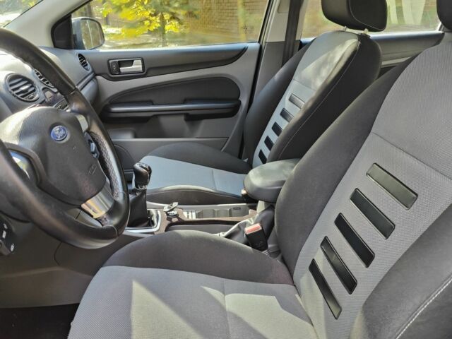 Чорний Форд Фокус, об'ємом двигуна 1.6 л та пробігом 181 тис. км за 5750 $, фото 6 на Automoto.ua